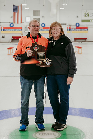 2026 Curling Family Photos9