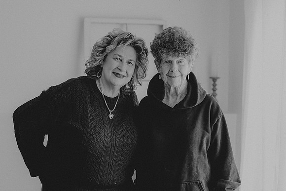 Mother and Daughter33bw